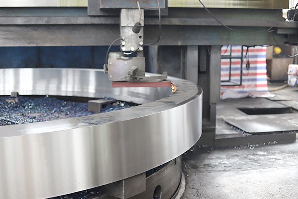 大型鑄鋼件廠家對鑄鋼件加工注意的事項(xiàng)？