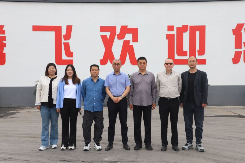 法孚集團(tuán)客戶(hù)蒞臨大型鑄造加工廠(chǎng)家-騰飛鑄鋼！