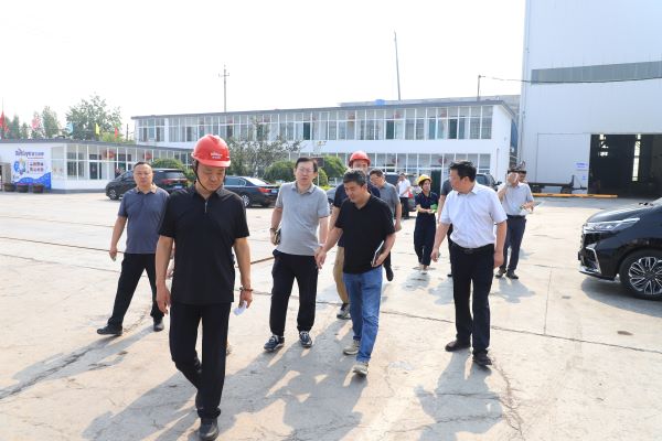 哈工大產(chǎn)學(xué)研團(tuán)隊(duì)及輝縣市市長(zhǎng)走進(jìn)騰飛鑄鋼！