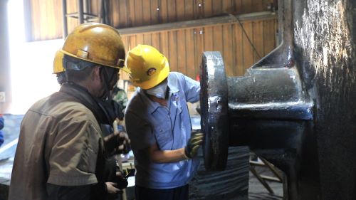 大型鑄造廠騰飛鑄鋼為您解答鑄鋼件輪轂是什么？