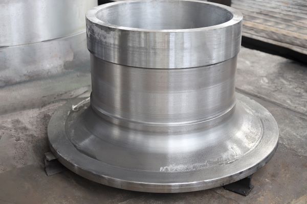 “空心”如何勝“實(shí)心”？揭秘大型中空軸的設(shè)計(jì)智慧與鑄造藝術(shù)