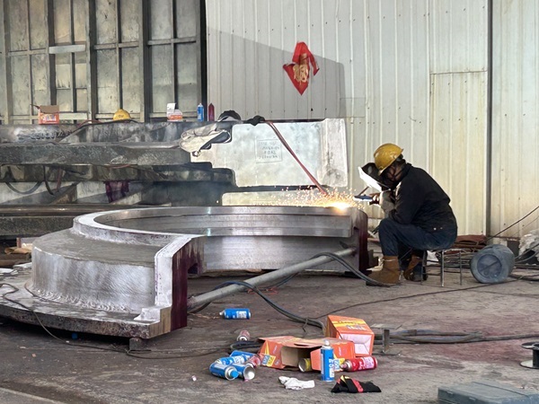 大型鑄鋼廠——騰飛鑄鋼，專于大型、復(fù)雜、高精度鑄鋼件制造