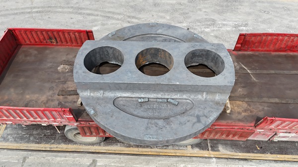 選購(gòu)建材行業(yè)大型鑄鋼件，除了強(qiáng)度，還需關(guān)注哪些關(guān)鍵性能？