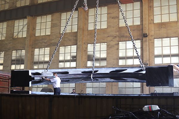 大齒輪加工廠家是如何選優(yōu)質(zhì)廢鋼鑄造質(zhì)量好的大齒輪呢？