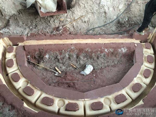 騰飛鑄鋼大齒輪造型現(xiàn)場